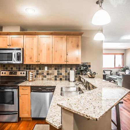 Villa The Lookout - Top Floor Corner Unit With Stunning Views Canmore Exterior foto