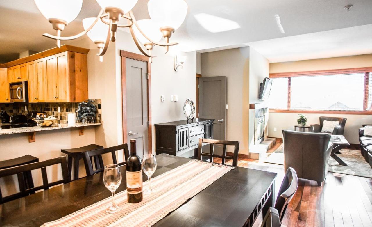 Villa The Lookout - Top Floor Corner Unit With Stunning Views Canmore Exterior foto