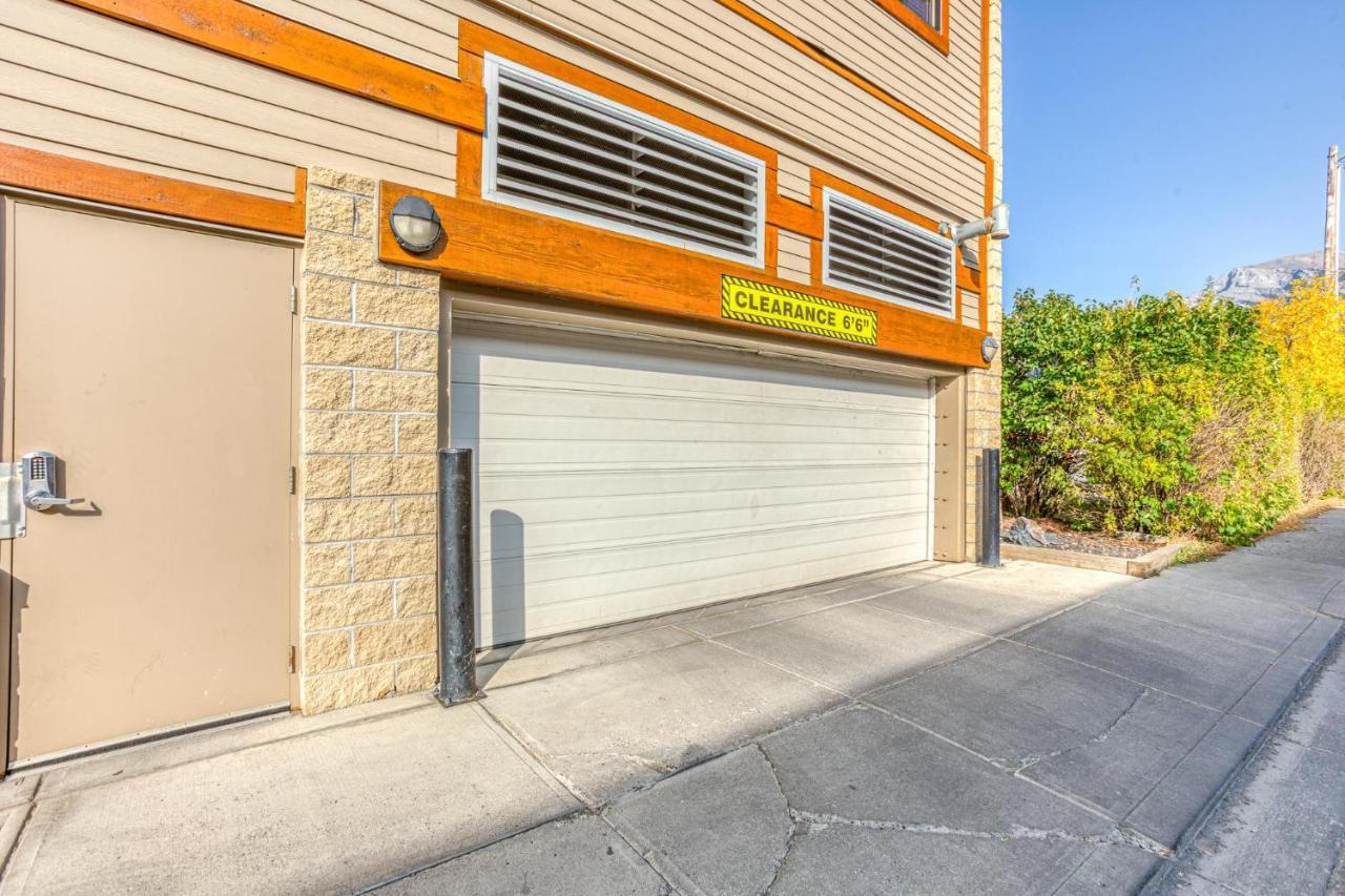Villa The Lookout - Top Floor Corner Unit With Stunning Views Canmore Exterior foto