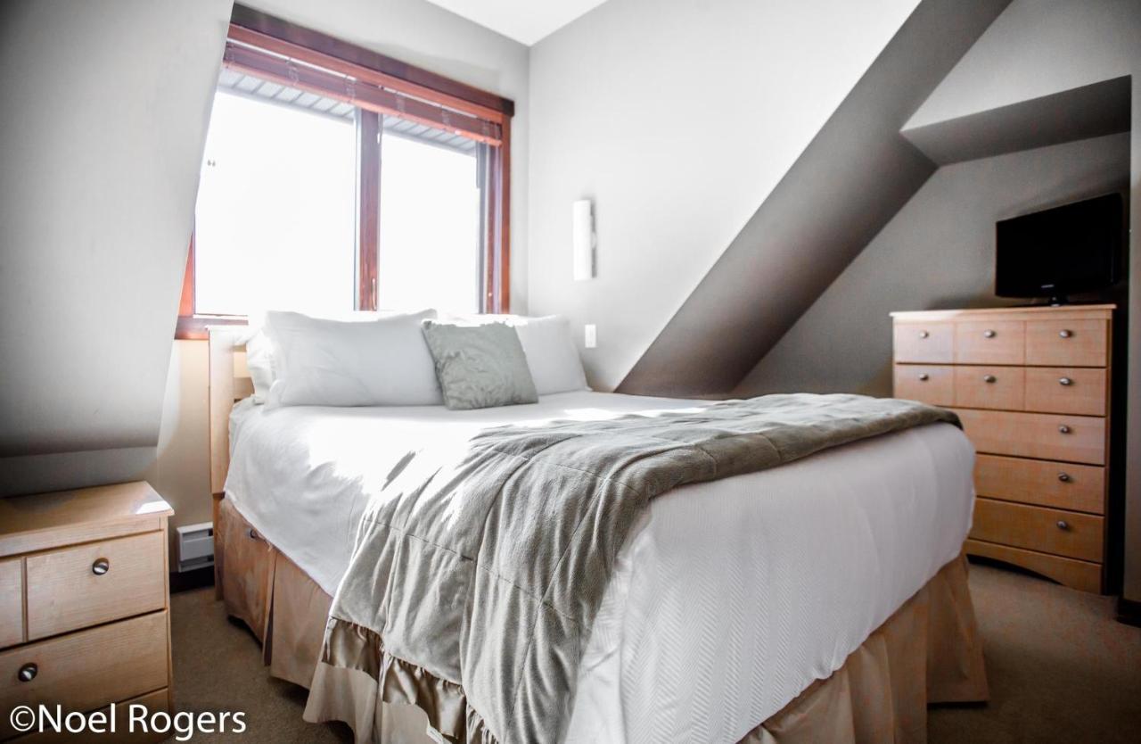 Villa The Lookout - Top Floor Corner Unit With Stunning Views Canmore Exterior foto