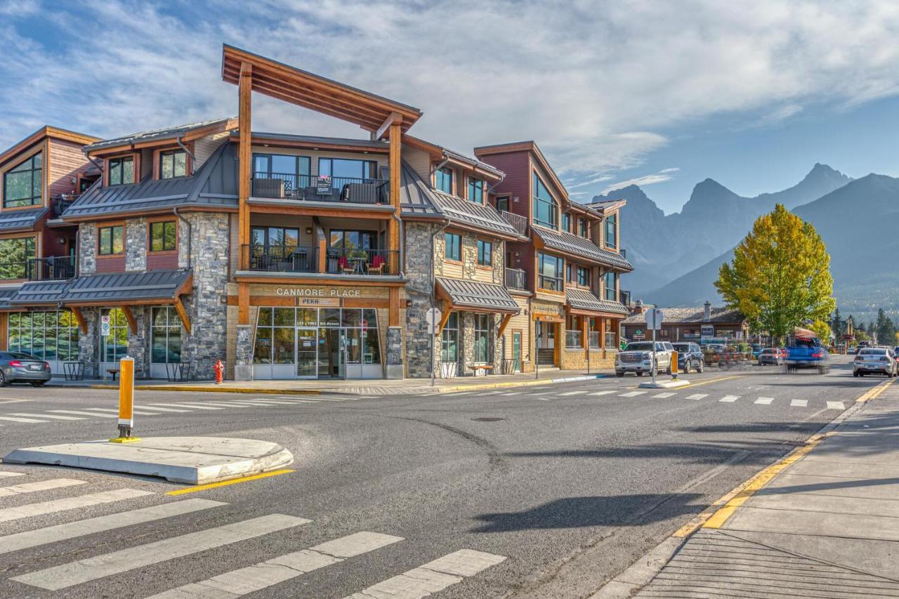 Villa The Lookout - Top Floor Corner Unit With Stunning Views Canmore Exterior foto