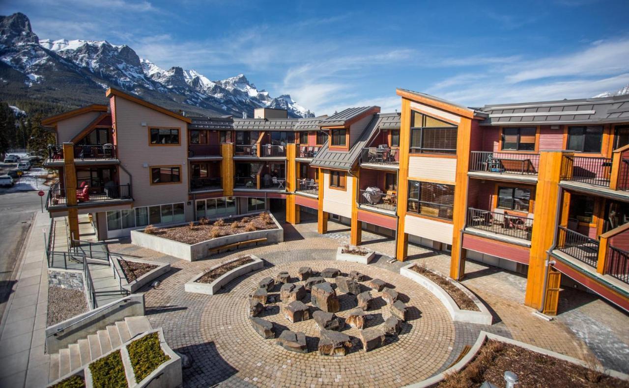 Villa The Lookout - Top Floor Corner Unit With Stunning Views Canmore Exterior foto