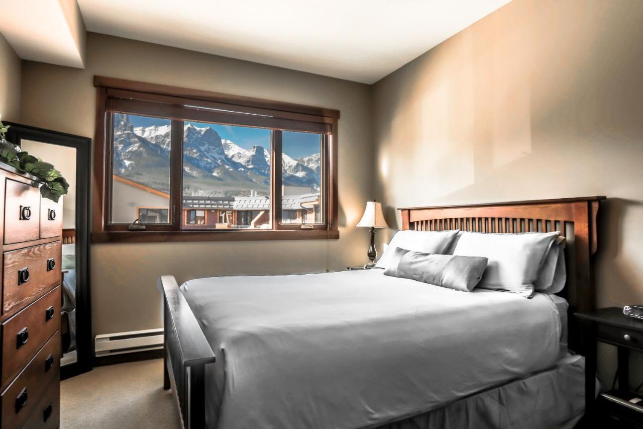 Villa The Lookout - Top Floor Corner Unit With Stunning Views Canmore Exterior foto