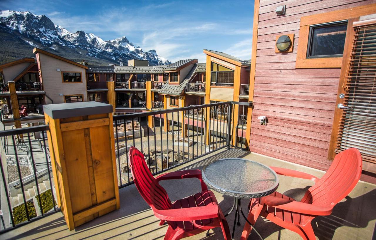 Villa The Lookout - Top Floor Corner Unit With Stunning Views Canmore Exterior foto